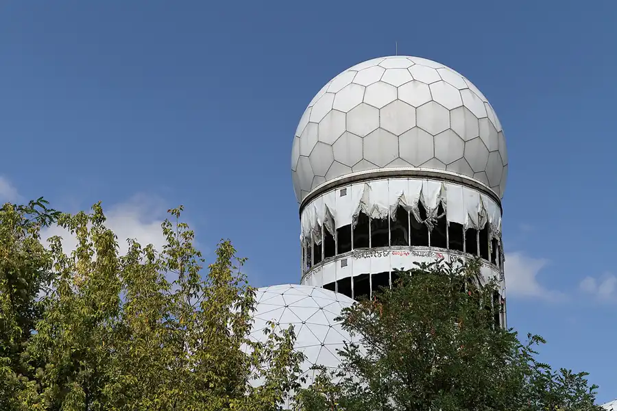 001 | 2012 | Berlin | Field Station Teufelsberg | © carsten riede fotografie