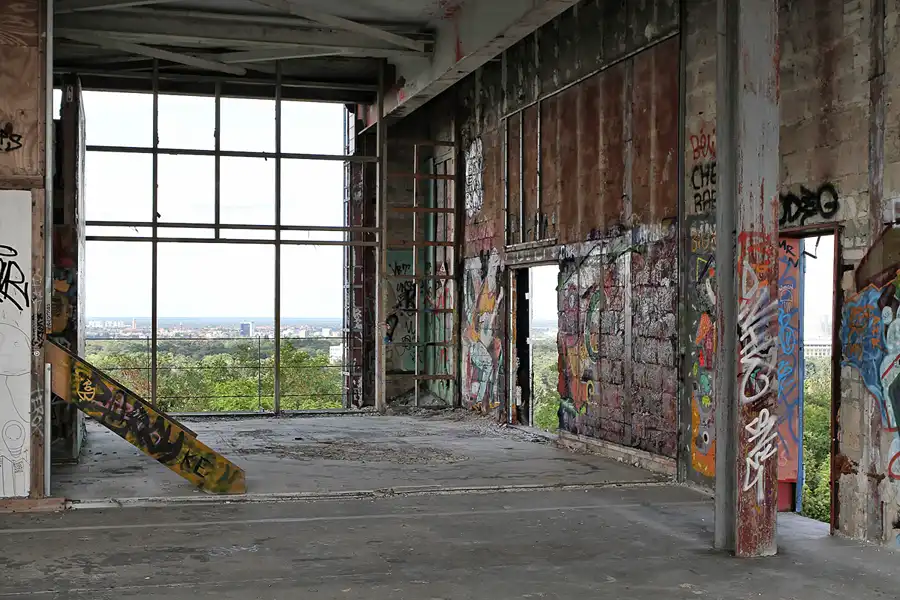 029 | 2012 | Berlin | Field Station Teufelsberg | © carsten riede fotografie