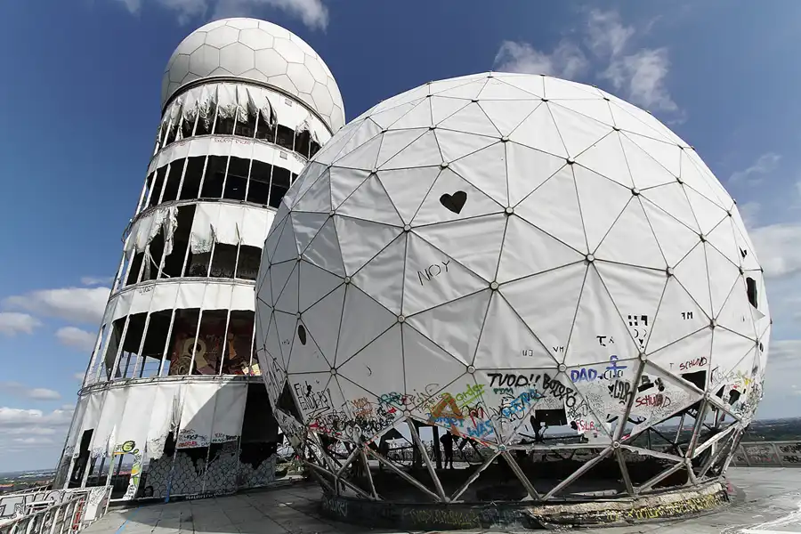 044 | 2012 | Berlin | Field Station Teufelsberg | © carsten riede fotografie