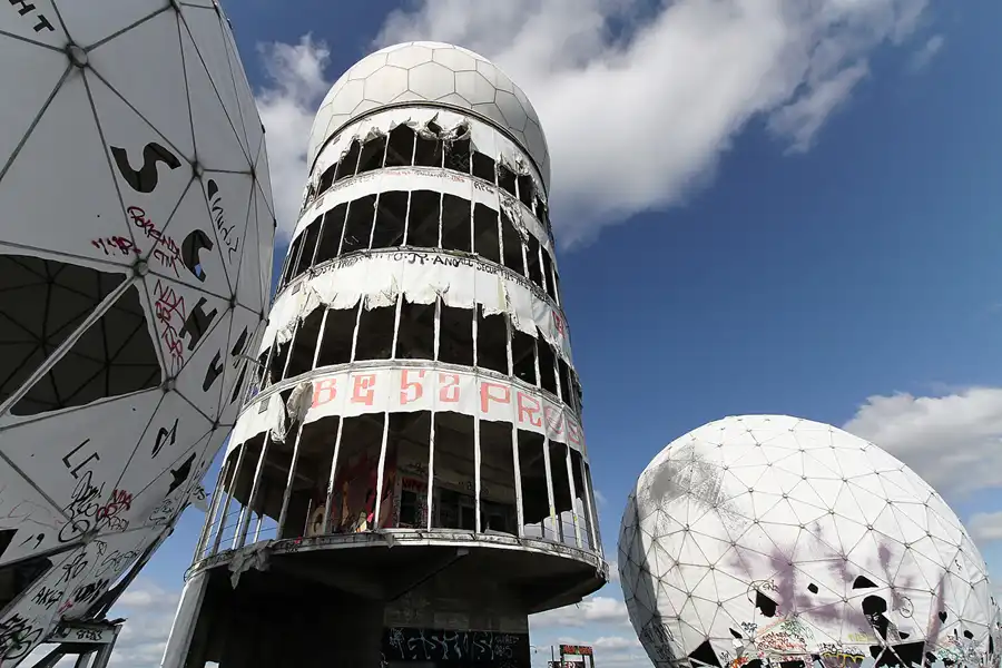 046 | 2012 | Berlin | Field Station Teufelsberg | © carsten riede fotografie