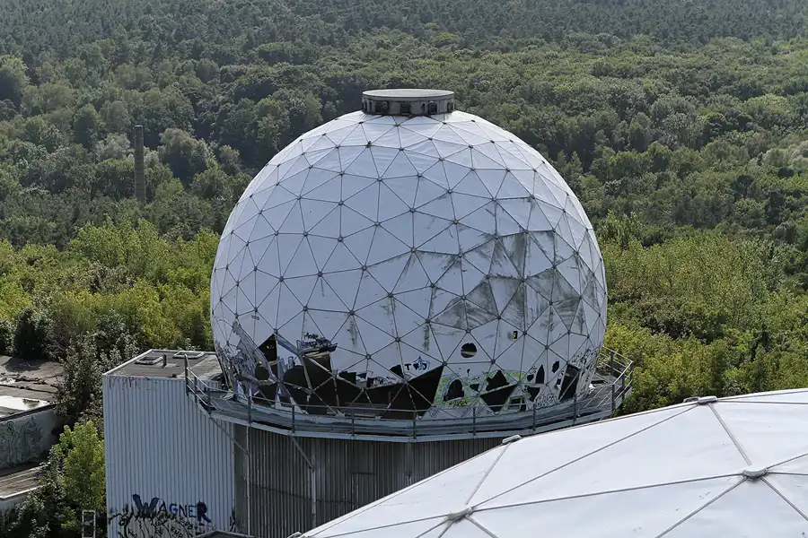 058 | 2012 | Berlin | Field Station Teufelsberg | © carsten riede fotografie