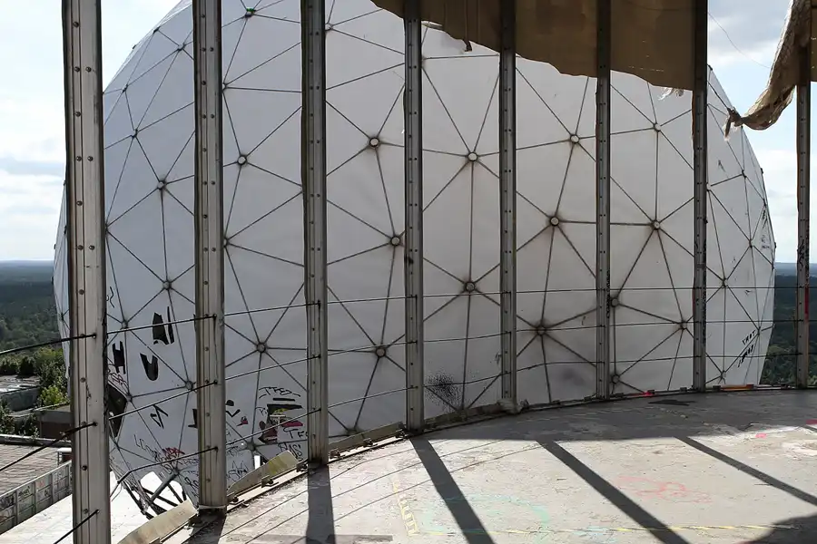 061 | 2012 | Berlin | Field Station Teufelsberg | © carsten riede fotografie