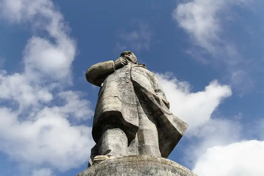 006 | 2012 | Wünsdorf | Das Haus der Offiziere – Lenindenkmal | © carsten riede fotografie