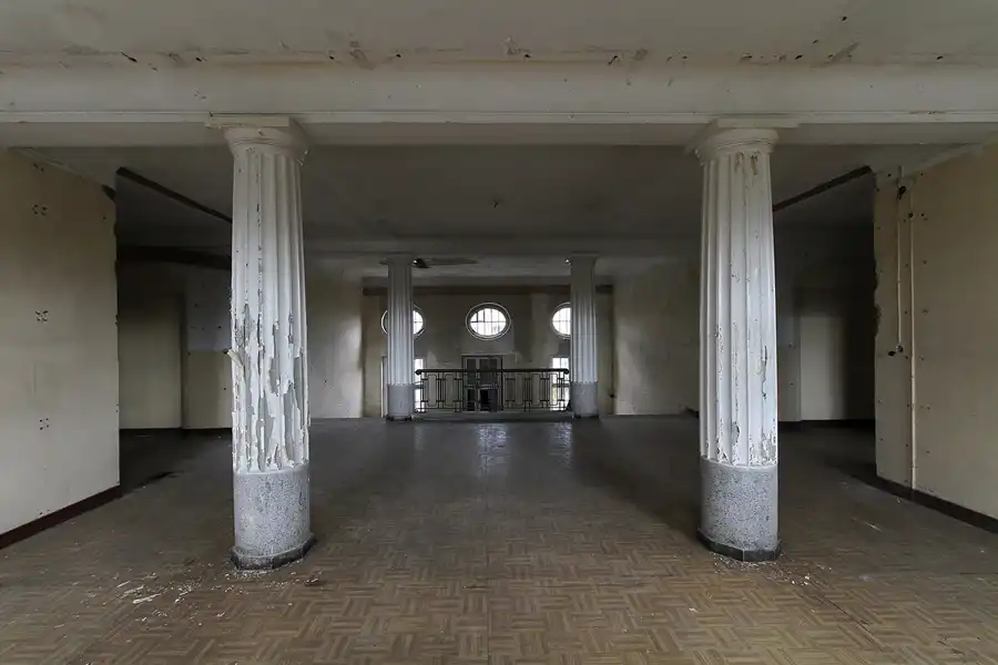 018 | 2012 | Wünsdorf | Das Haus der Offiziere – Hauptgebäude | © carsten riede fotografie