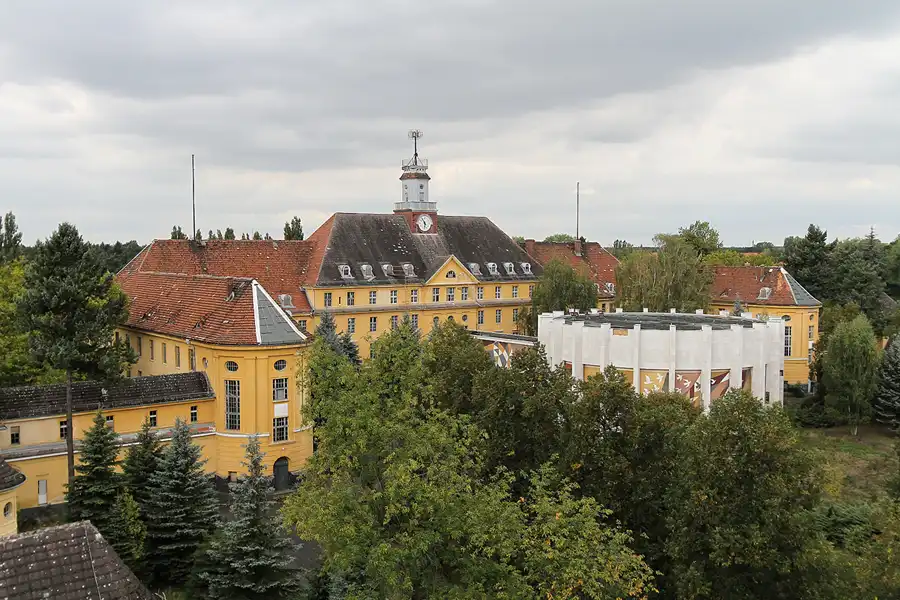 067 | 2012 | Wünsdorf | Das Haus der Offiziere – Blick von der Offizier-Speiseanstalt | © carsten riede fotografie