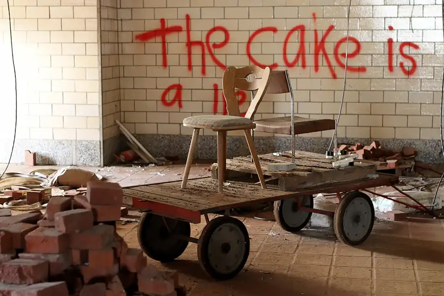 019 | 2012 | Berlin | Streetart im Backkombinat | © carsten riede fotografie