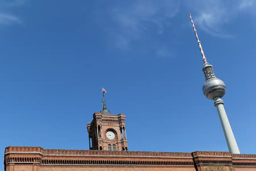 022 | 2013 | Berlin | Rotes Rathaus und Fernsehturm | © carsten riede fotografie