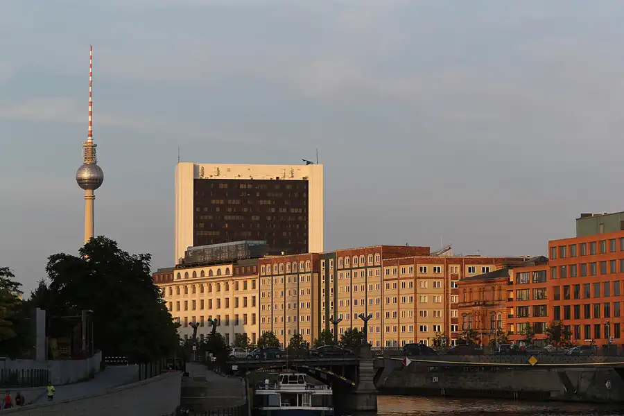 037 | 2013 | Berlin | Reichstagufer | © carsten riede fotografie