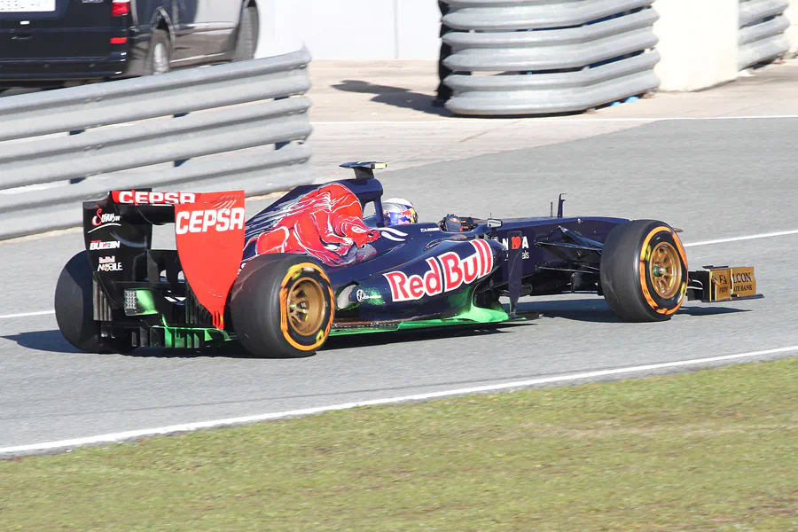 153 | 2013 | Jerez De La Frontera | Toro Rosso-Ferrari STR8 | Daniel Ricciardo | © carsten riede fotografie
