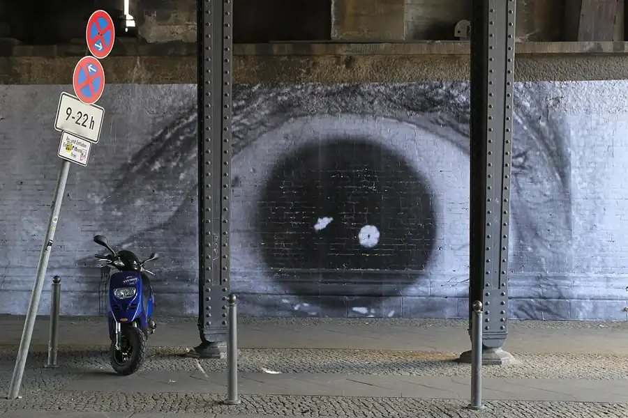 025 | 2013 | Berlin | JR – The Wrinkles Of The City | Schiffbauerdamm | © carsten riede fotografie