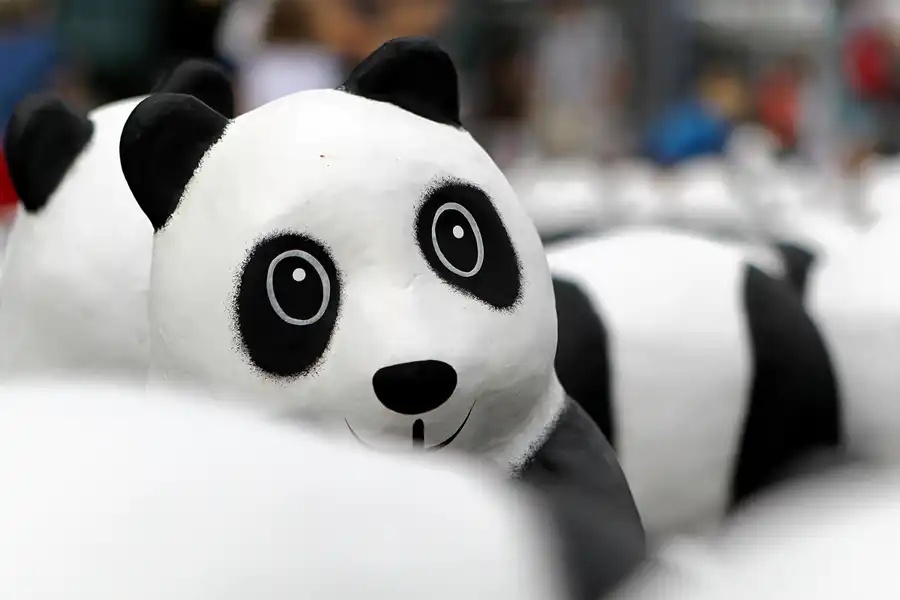 016 | 2013 | Berlin | 1600 Pandas on Tour | © carsten riede fotografie