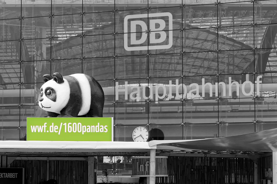 001 | 2013 | Berlin | 1600 Pandas on Tour | © carsten riede fotografie