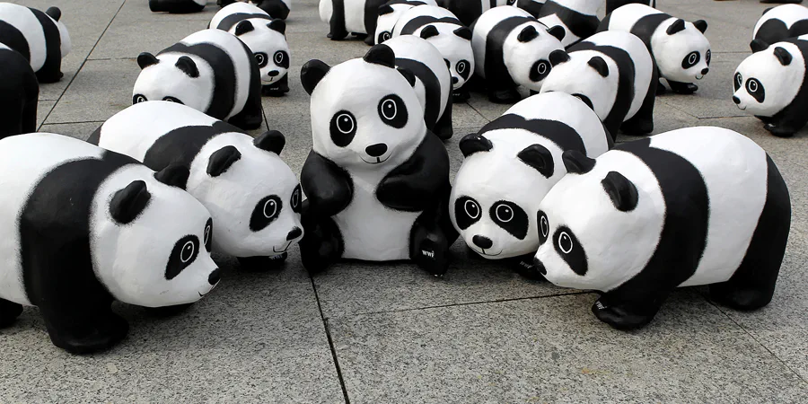 008 | 2013 | Berlin | 1600 Pandas on Tour | © carsten riede fotografie