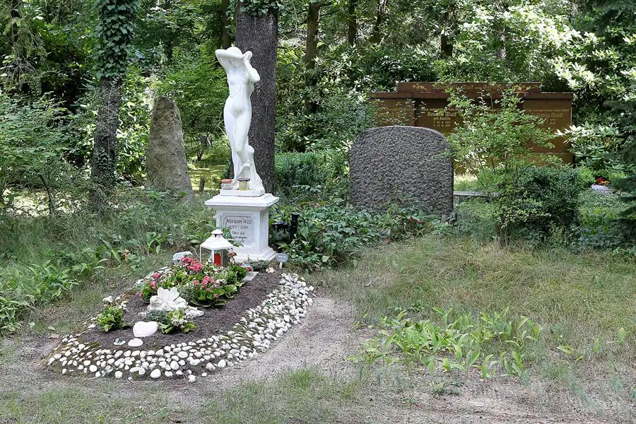 099 | 2013 | Stahnsdorf | Südwestkirchhof | © carsten riede fotografie