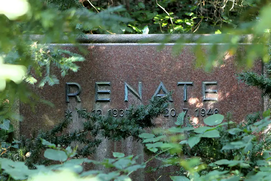 018 | 2013 | Berlin | Waldfriedhof Heerstrasse | © carsten riede fotografie