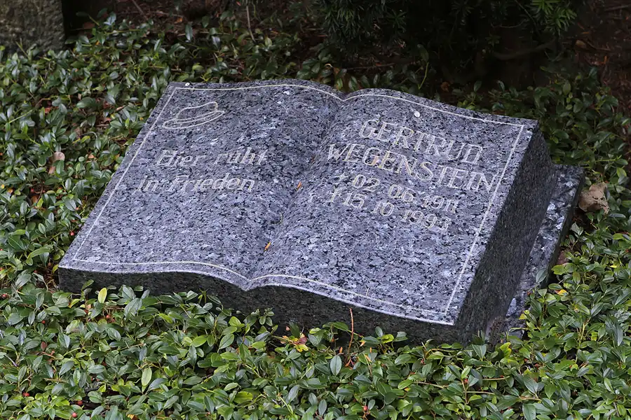 050 | 2013 | Berlin | Waldfriedhof Heerstrasse | © carsten riede fotografie
