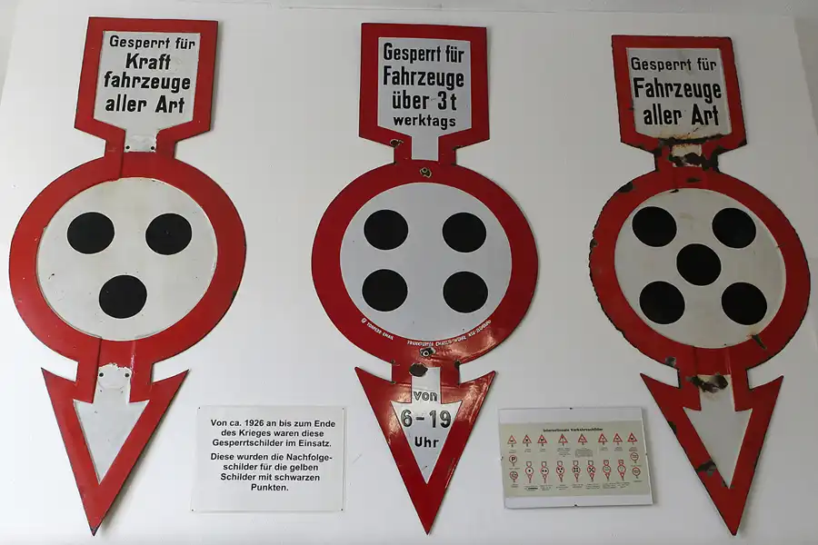 002 | 2013 | Grossolbersdorf | Internationales Museum für Nummernschilder, Verkehrs- und Zulassungsgeschichte | © carsten riede fotografie