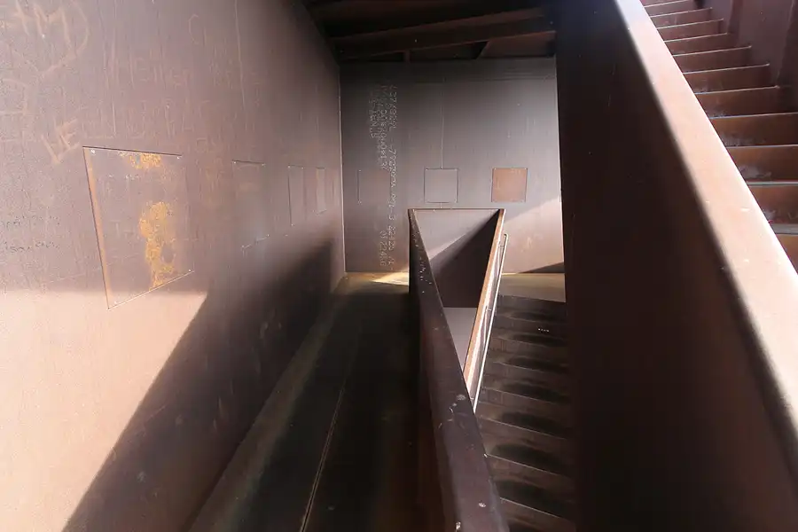 020 | 2014 | Sornoer Kanal | Rostiger Nagel | © carsten riede fotografie