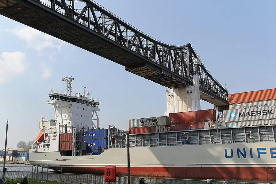 025 | 2014 | Rendsburg | Rendsburger Hochbrücke – Schwebefähre | © carsten riede fotografie