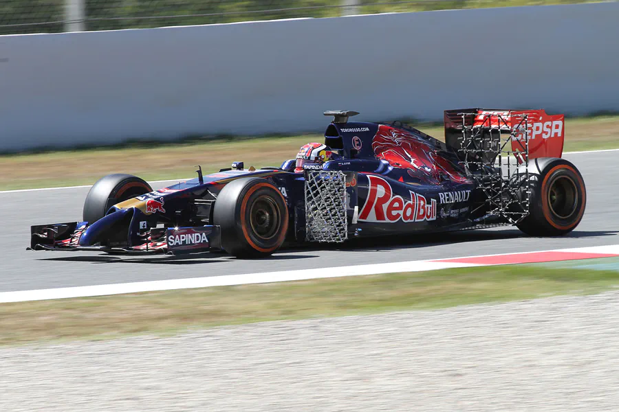 244 | 2014 | Barcelona | Toro Rosso-Renault STR9 | Daniil Kvyat | © carsten riede fotografie