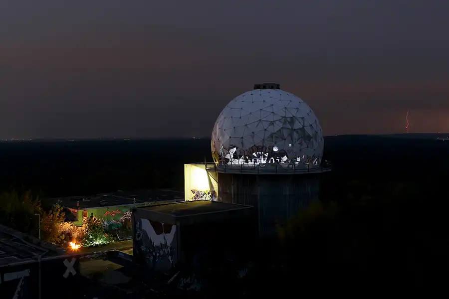 120 | 2014 | Berlin | Field Station Teufelsberg | © carsten riede fotografie