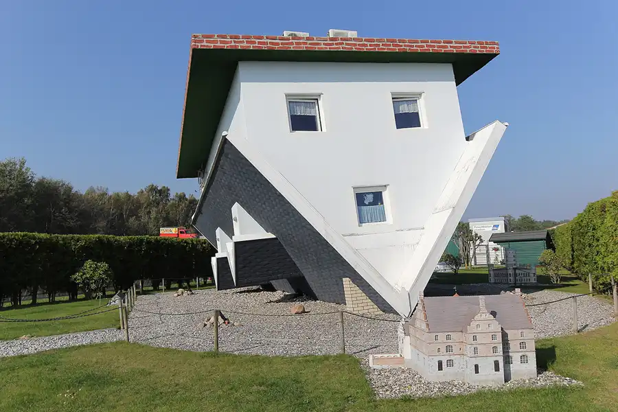 047 | 2014 | Trassenheide | Die Welt steht Kopf | © carsten riede fotografie