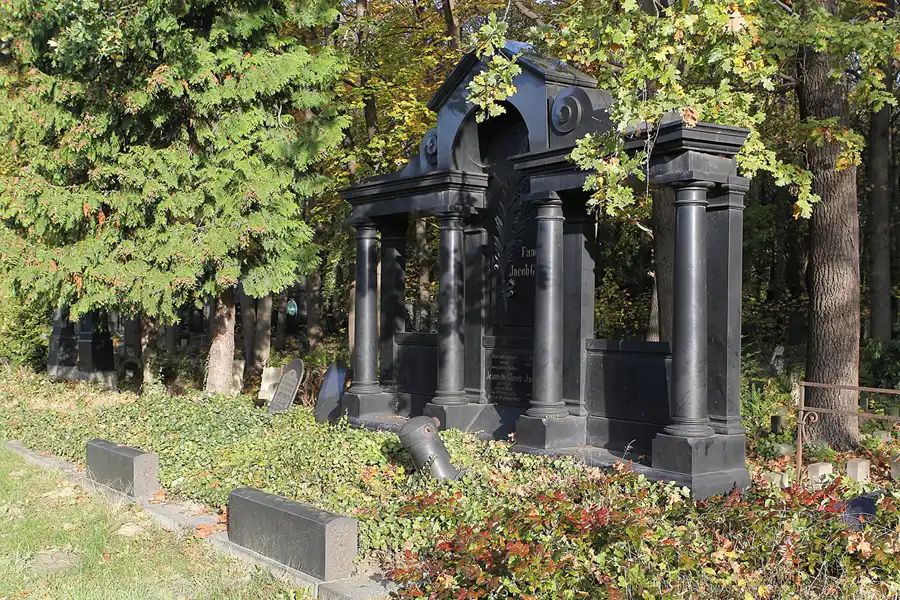 018 | 2014 | Berlin | Jüdischer Friedhof Berlin-Weissensee | © carsten riede fotografie