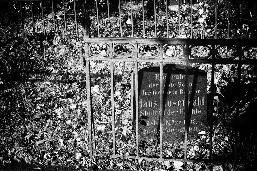 054 | 2014 | Berlin | Jüdischer Friedhof Berlin-Weissensee | © carsten riede fotografie