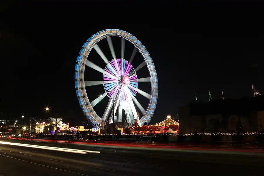 002 | 2014 | Berlin | Weihnachtsmarkt am Alexa | © carsten riede fotografie