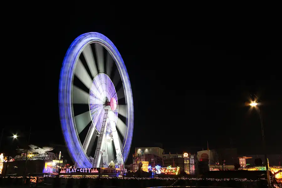 007 | 2014 | Berlin | Weihnachtsmarkt am Alexa | © carsten riede fotografie