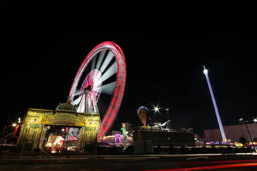 008 | 2014 | Berlin | Weihnachtsmarkt am Alexa | © carsten riede fotografie