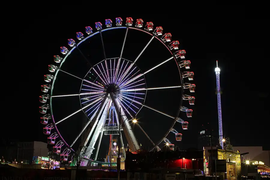 010 | 2014 | Berlin | Weihnachtsmarkt am Alexa | © carsten riede fotografie