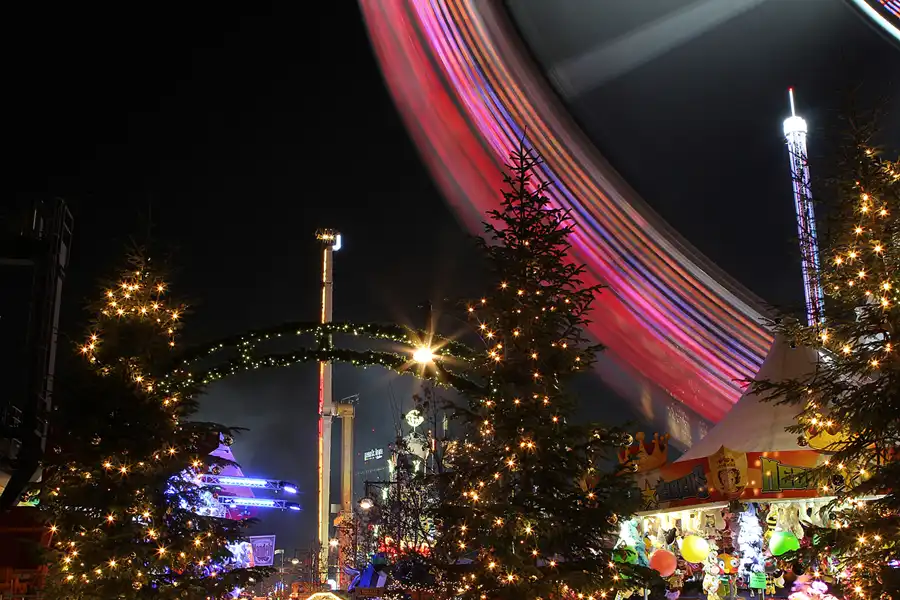 016 | 2014 | Berlin | Weihnachtsmarkt am Alexa | © carsten riede fotografie