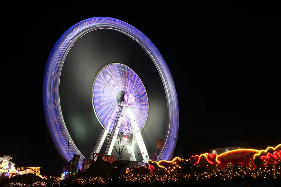 018 | 2014 | Berlin | Weihnachtsmarkt am Alexa | © carsten riede fotografie