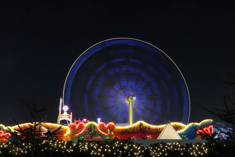 021 | 2014 | Berlin | Weihnachtsmarkt am Alexa | © carsten riede fotografie