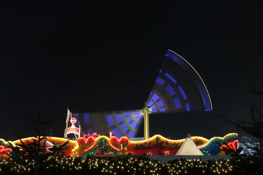 023 | 2014 | Berlin | Weihnachtsmarkt am Alexa | © carsten riede fotografie