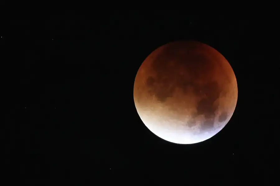 078 | 2015 | Berlin | Totale Mondfinsternis – 28.09.2015 – 04:13 Uhr | © carsten riede fotografie
