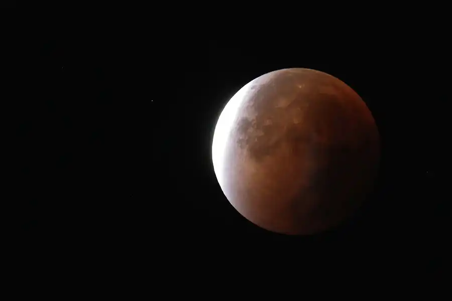 081 | 2015 | Berlin | Totale Mondfinsternis – 28.09.2015 – 05:30 Uhr | © carsten riede fotografie