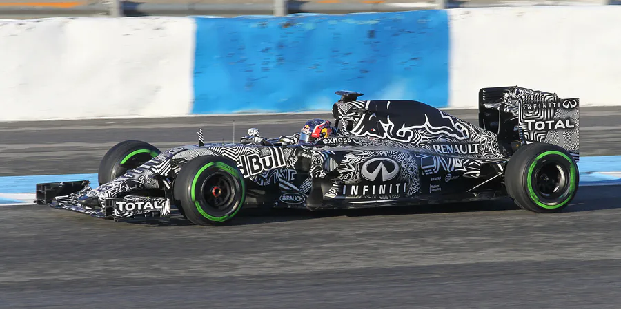 101 | 2015 | Jerez De La Frontera | Red Bull-Renault RB11 | Daniil Kvyat | © carsten riede fotografie