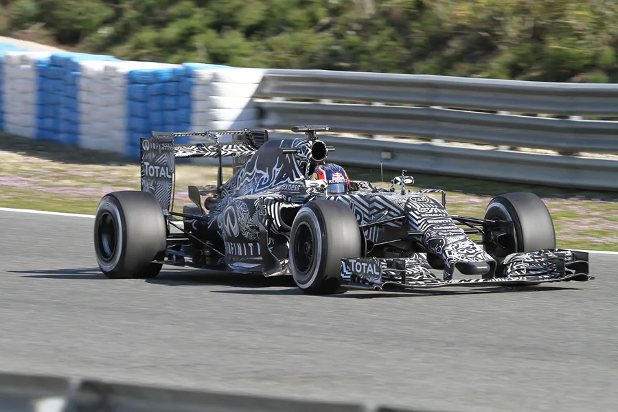 106 | 2015 | Jerez De La Frontera | Red Bull-Renault RB11 | Daniil Kvyat | © carsten riede fotografie