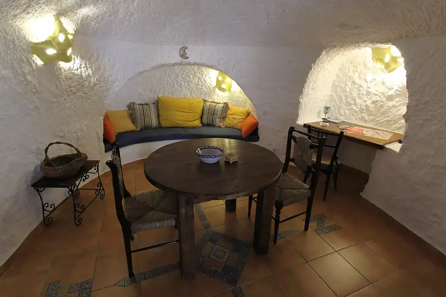 072 | 2015 | Gorafe | Cuevas Algarves de Gorafe – La Luna | © carsten riede fotografie