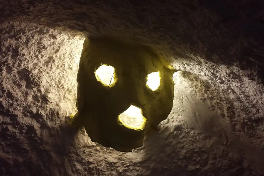 082 | 2015 | Gorafe | Cuevas Algarves de Gorafe – La Luna | © carsten riede fotografie