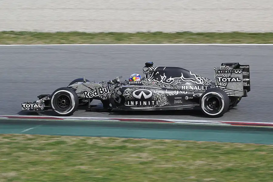 107 | 2015 | Barcelona | Red Bull-Renault RB11 | Daniel Ricciardo | © carsten riede fotografie