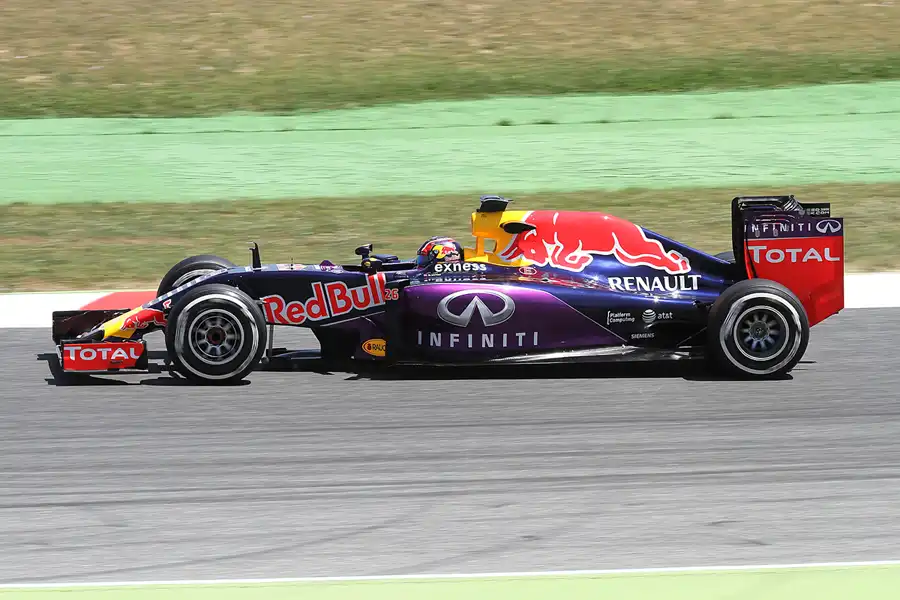 133 | 2015 | Barcelona | Red Bull-Renault RB11 | Daniil Kvyat | © carsten riede fotografie