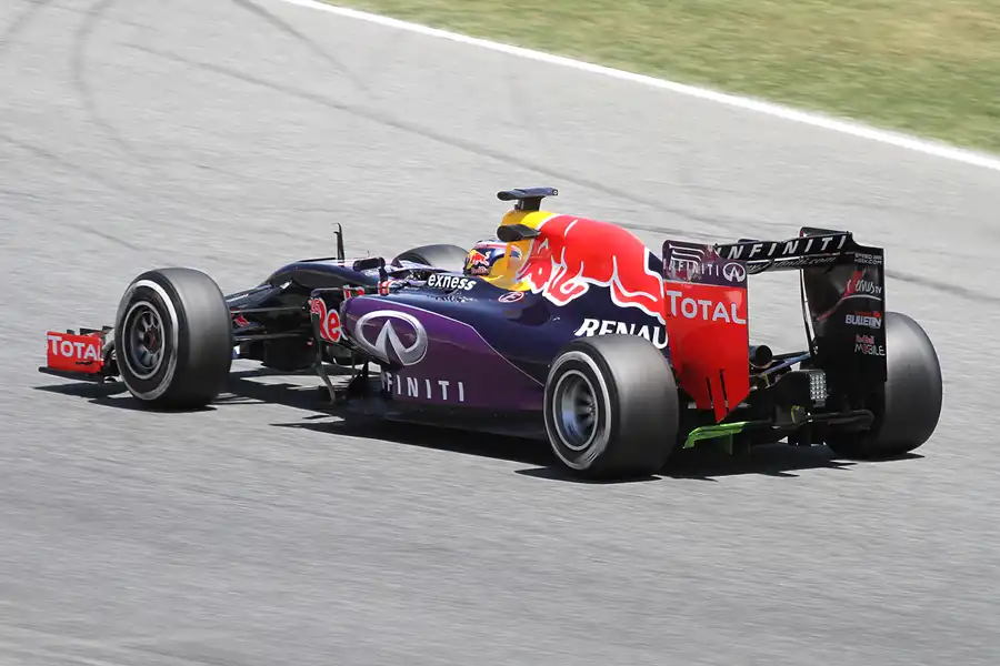 134 | 2015 | Barcelona | Red Bull-Renault RB11 | Daniil Kvyat | © carsten riede fotografie
