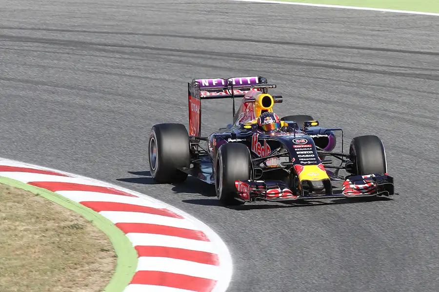 135 | 2015 | Barcelona | Red Bull-Renault RB11 | Daniil Kvyat | © carsten riede fotografie