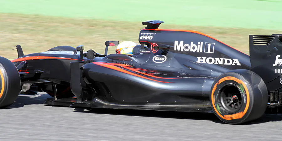 088 | 2015 | Barcelona | McLaren-Honda MP4-30 | Oliver Turvey | © carsten riede fotografie