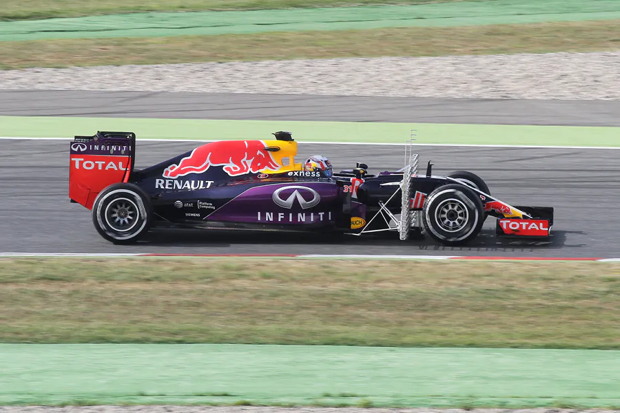 117 | 2015 | Barcelona | Red Bull-Renault RB11 | Pierre Gasly | © carsten riede fotografie