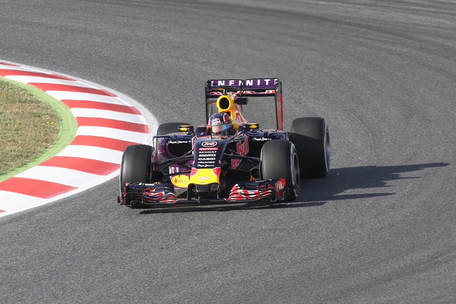 127 | 2015 | Barcelona | Red Bull-Renault RB11 | Daniil Kvyat | © carsten riede fotografie