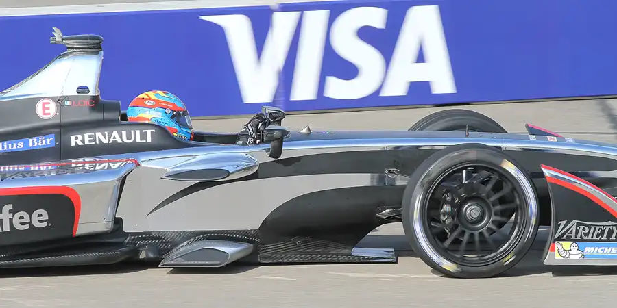 042 | 2015 | Berlin | Spark-Renault SRT_01E | Team Dragon Racing | Loic Duval | © carsten riede fotografie